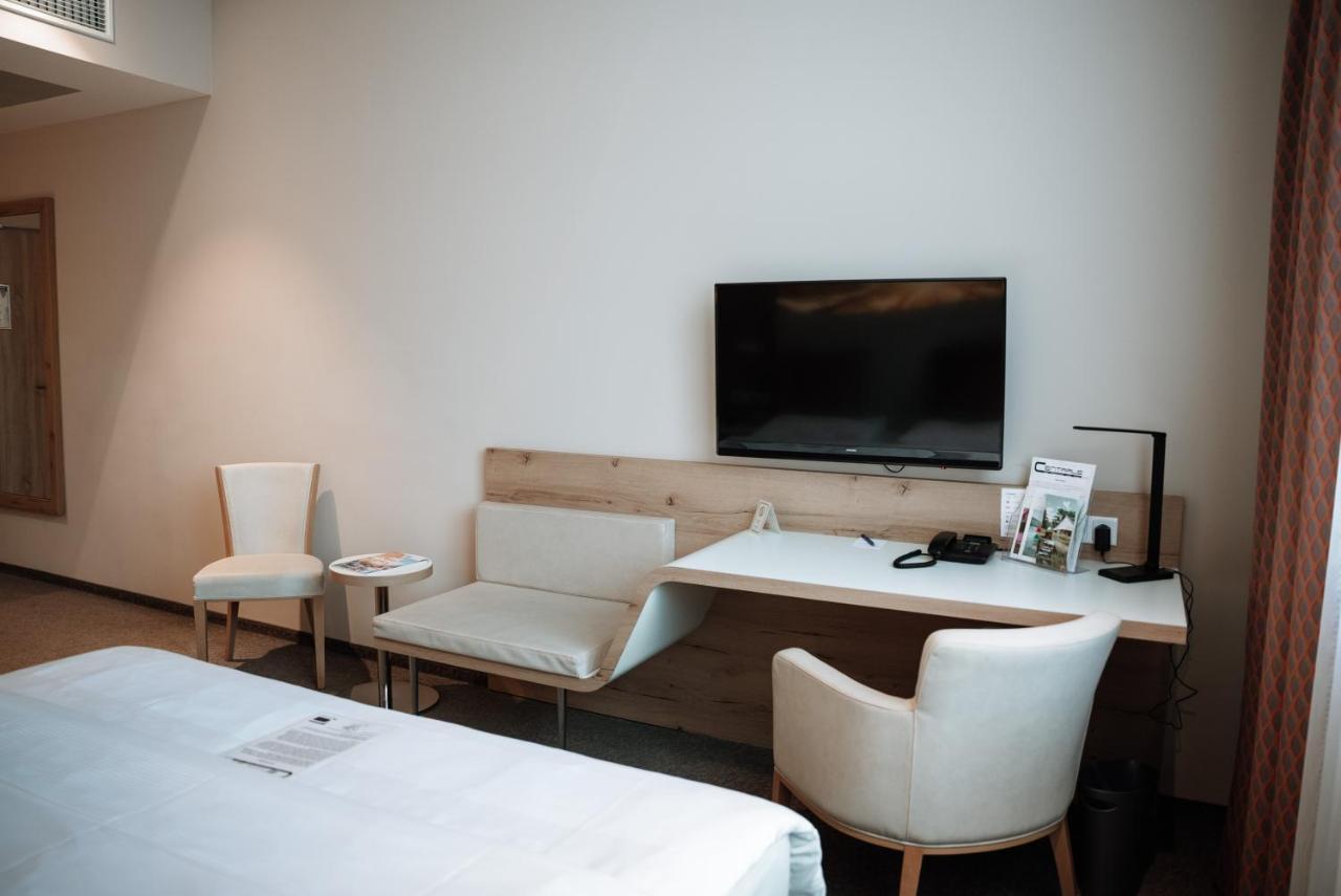 Centrale Hotel Und Restaurant Waldkraiburg Eksteriør billede