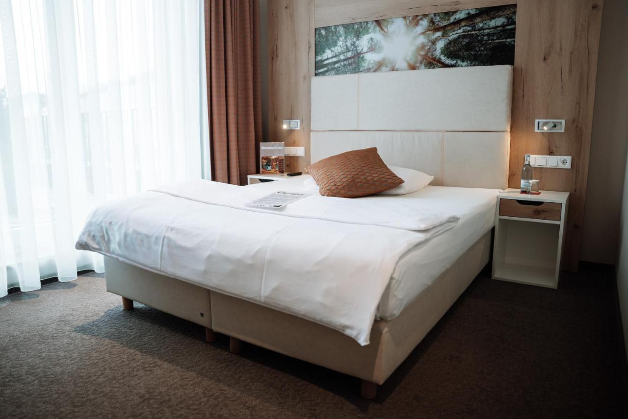 Centrale Hotel Und Restaurant Waldkraiburg Eksteriør billede