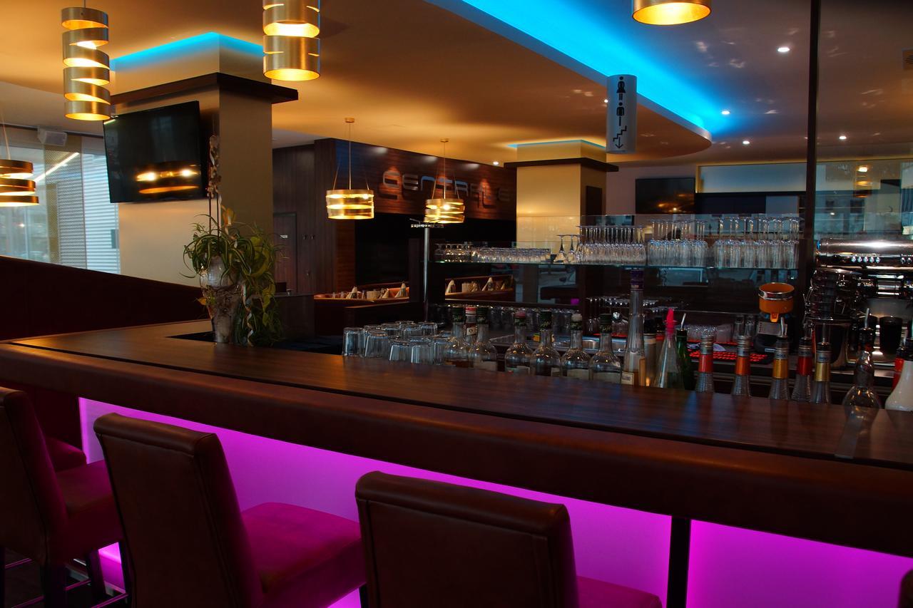 Centrale Hotel Und Restaurant Waldkraiburg Eksteriør billede