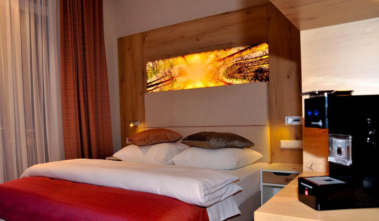 Centrale Hotel Und Restaurant Waldkraiburg Eksteriør billede