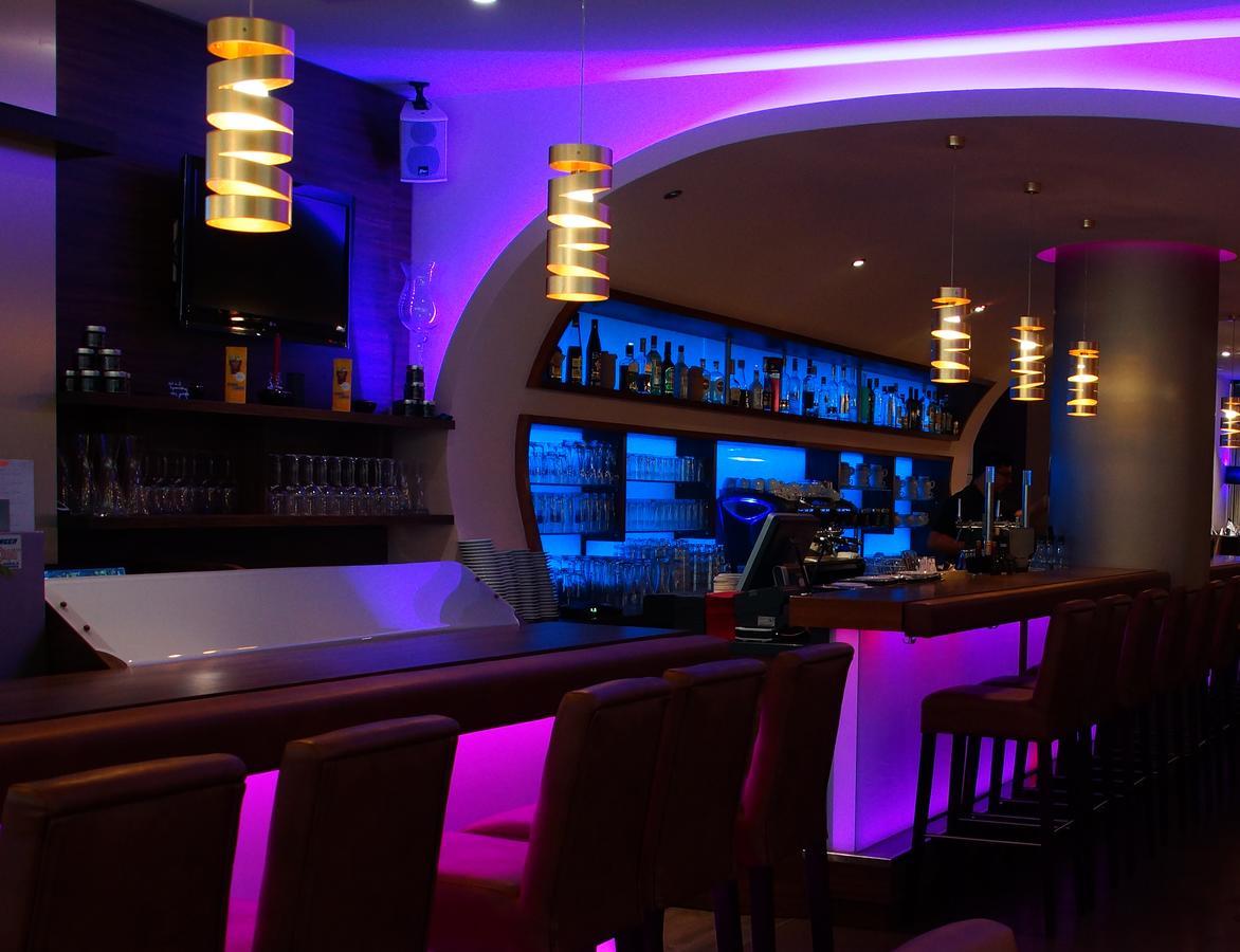 Centrale Hotel Und Restaurant Waldkraiburg Eksteriør billede