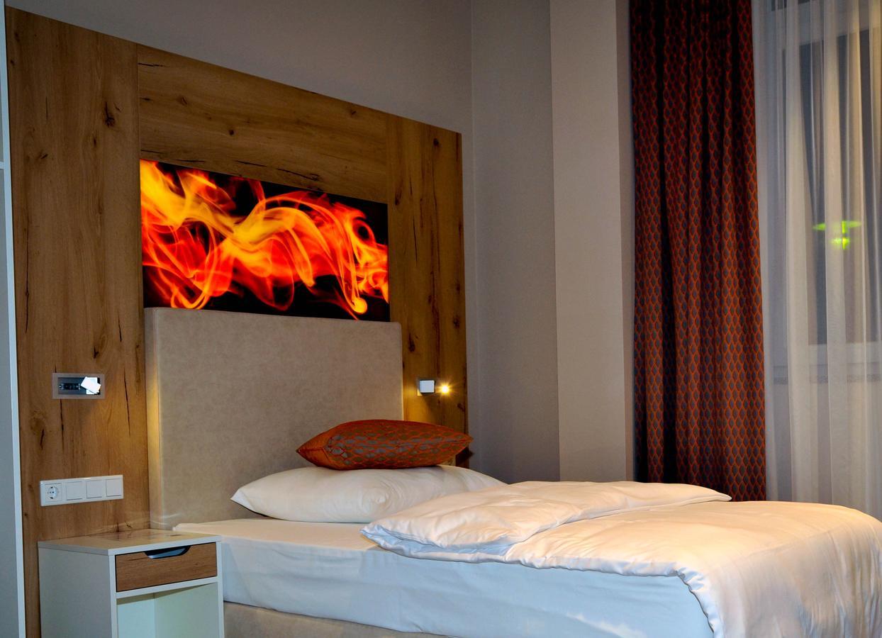 Centrale Hotel Und Restaurant Waldkraiburg Eksteriør billede